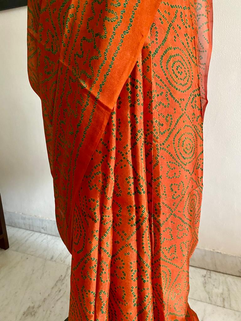AVNI- A RUST AND GREEN TIE AND DYE CREPE